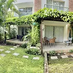 Walled City Apt- Rooftop Pool & Private Garden