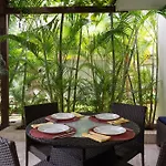 Walled City Apt- Rooftop Pool & Private Garden