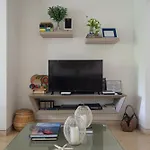 Walled City Apt- Rooftop Pool & Private Garden