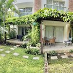 Walled City Apt- Rooftop Pool & Private Garden