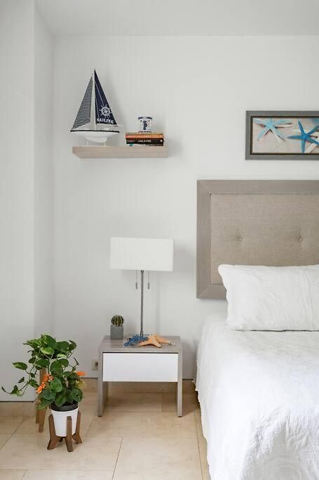 Walled Apt- Rooftop Pool & Private Garden Apartamento