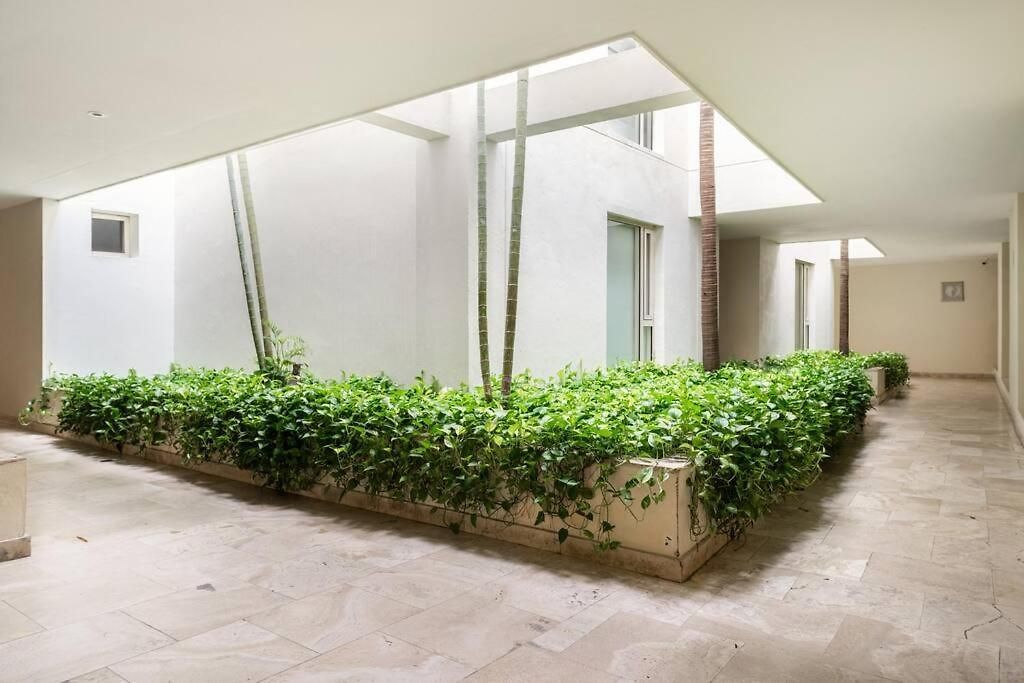 Apartamento Walled Apt- Rooftop Pool & Private Garden