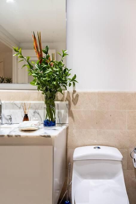 Walled Apt- Rooftop Pool & Private Garden Apartamento Cartagena