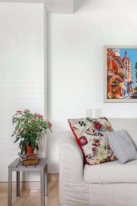 Walled Apt- Rooftop Pool & Private Garden Cartagena