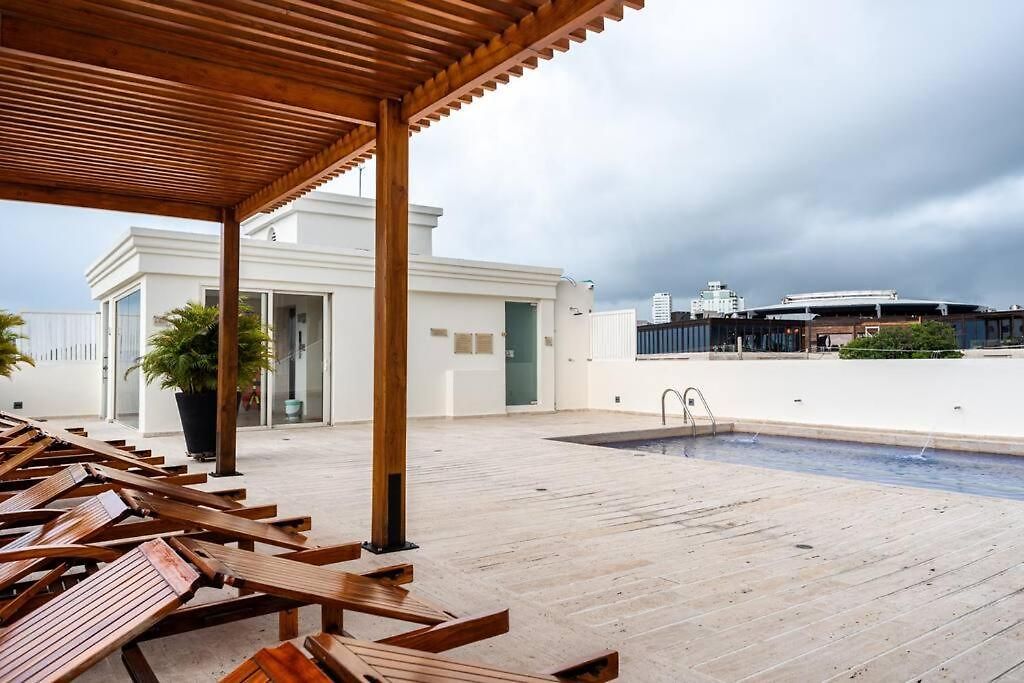 Walled Apt- Rooftop Pool & Private Garden Apartamento Cartagena