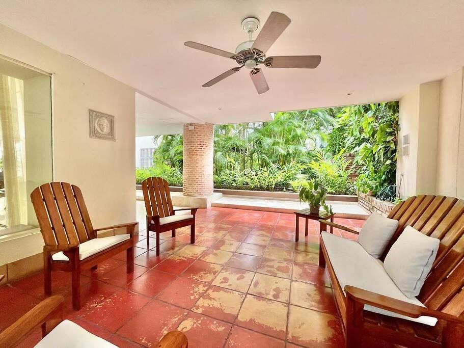 Walled Apt- Rooftop Pool & Private Garden Cartagena