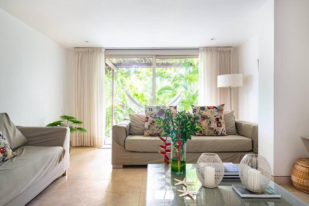 Apartamento Walled Apt- Rooftop Pool & Private Garden *