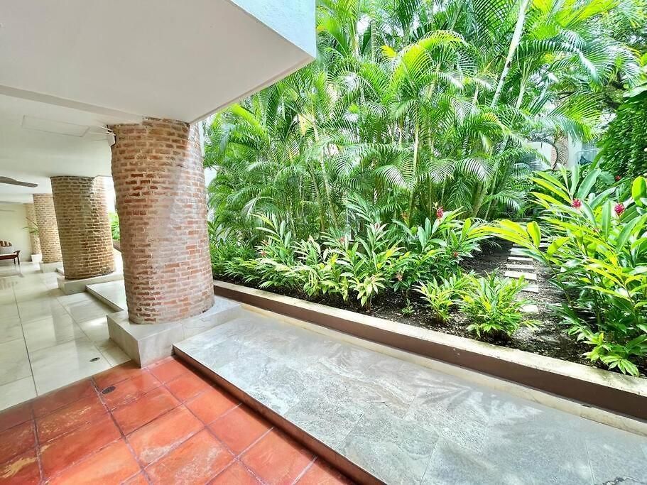 Walled Apt- Rooftop Pool & Private Garden Apartamento Cartagena