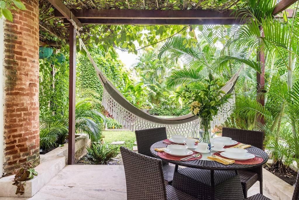 Apartamento Walled Apt- Rooftop Pool & Private Garden *