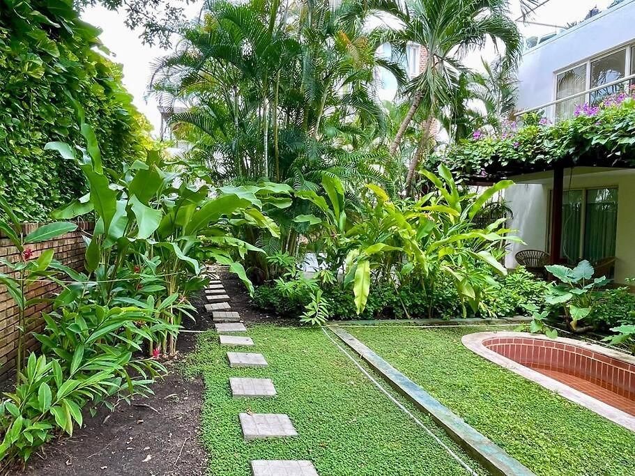Walled Apt- Rooftop Pool & Private Garden Apartamento Cartagena