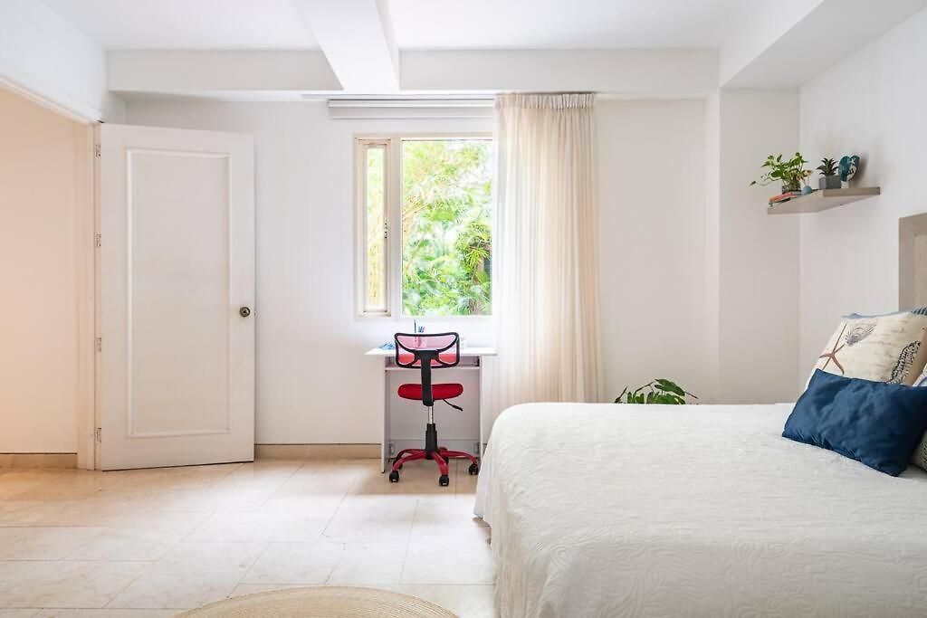 Apartamento Walled Apt- Rooftop Pool & Private Garden *