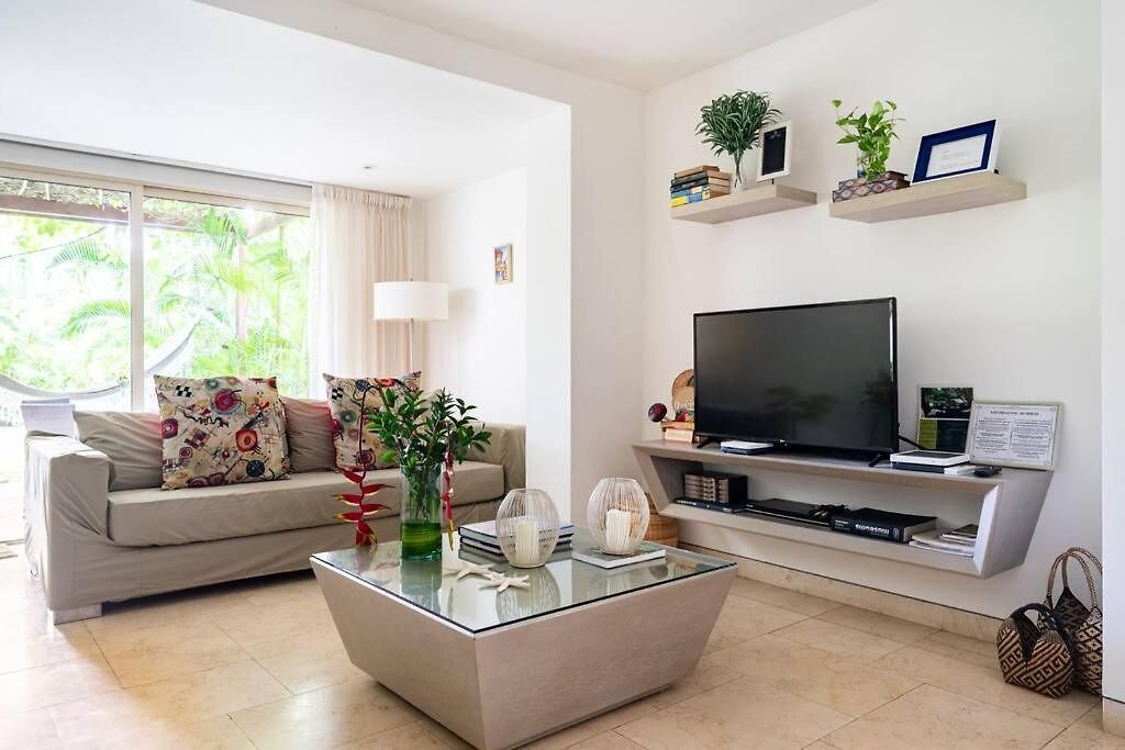 Walled Apt- Rooftop Pool & Private Garden Cartagena