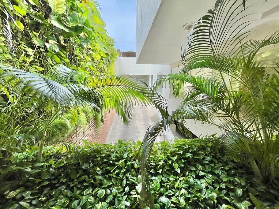 Walled Apt- Rooftop Pool & Private Garden * Cartagena