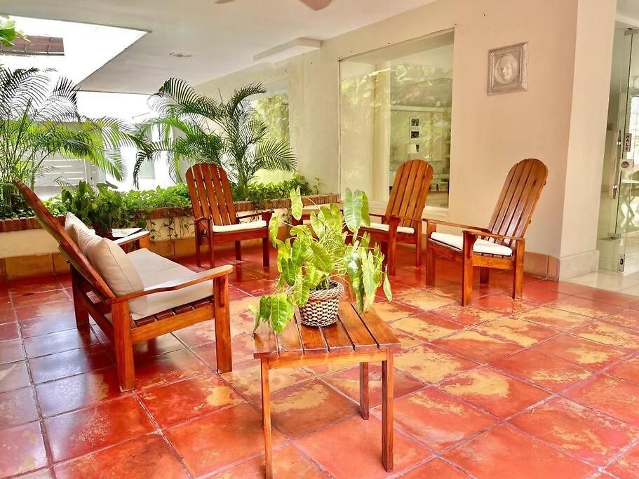 Walled Apt- Rooftop Pool & Private Garden Apartamento Cartagena