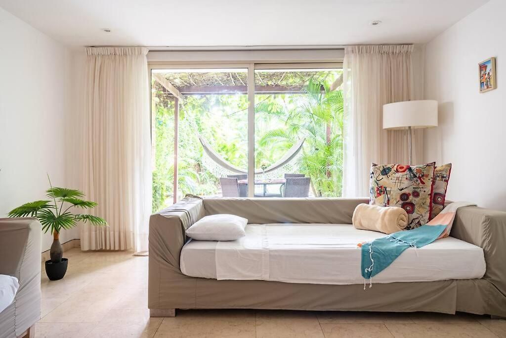 Apartamento Walled Apt- Rooftop Pool & Private Garden