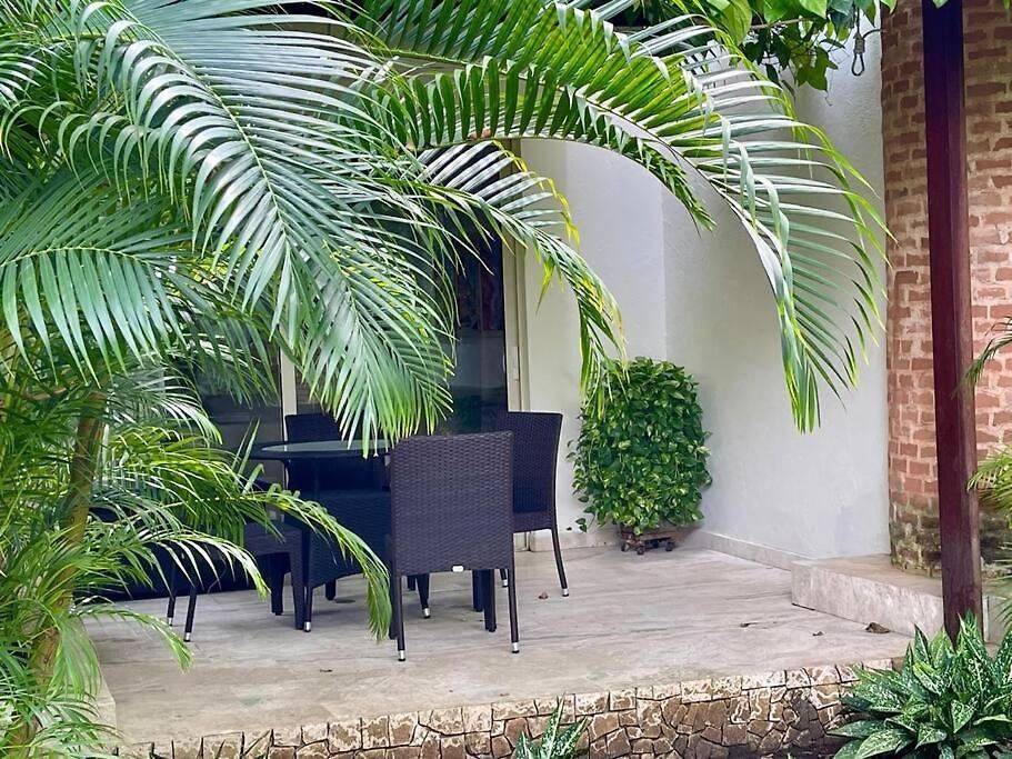 Apartamento Walled Apt- Rooftop Pool & Private Garden *