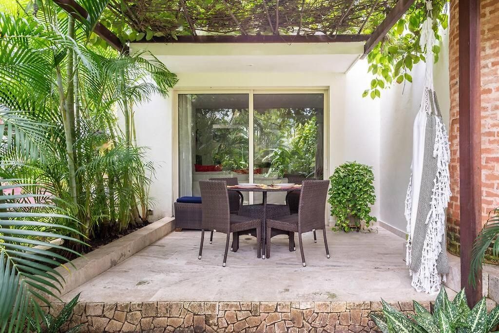 Apartamento Walled Apt- Rooftop Pool & Private Garden