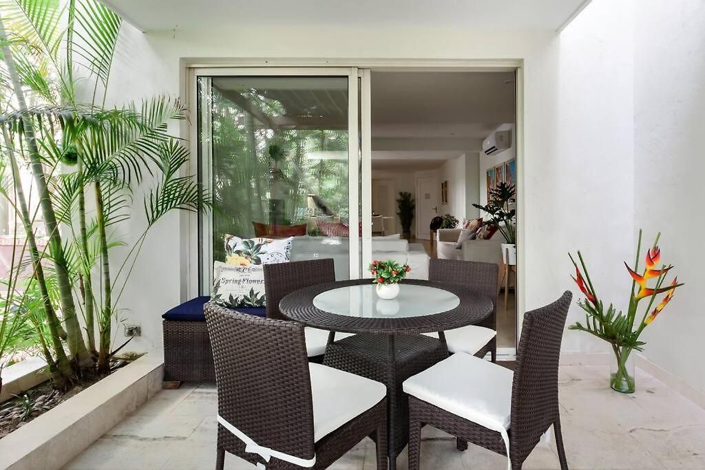 Walled Apt- Rooftop Pool & Private Garden Apartamento *