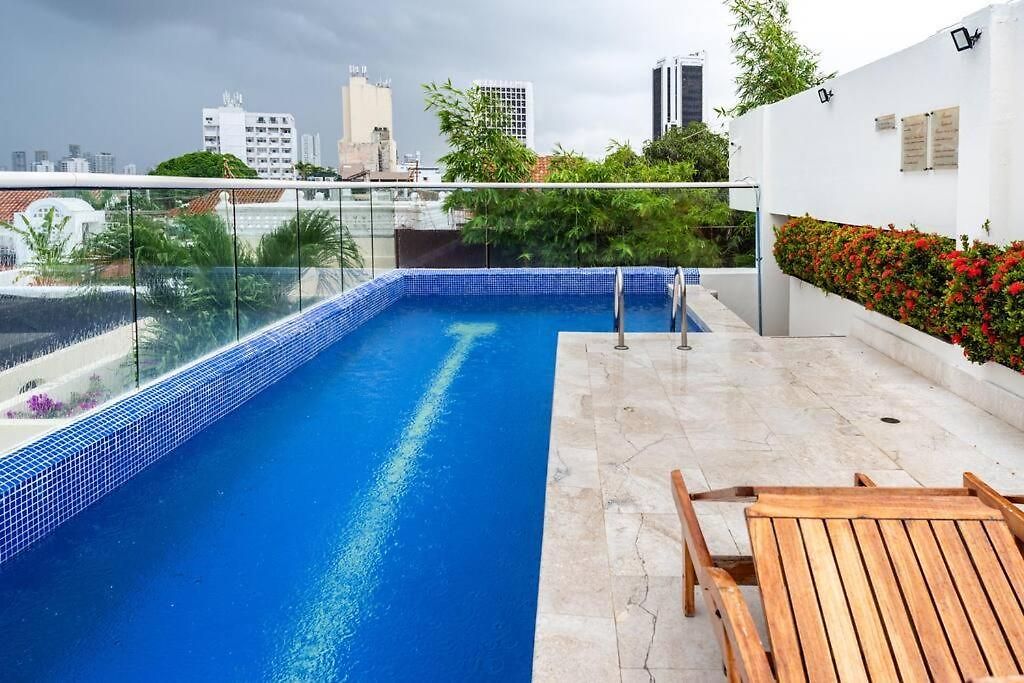 Walled Apt- Rooftop Pool & Private Garden * Cartagena