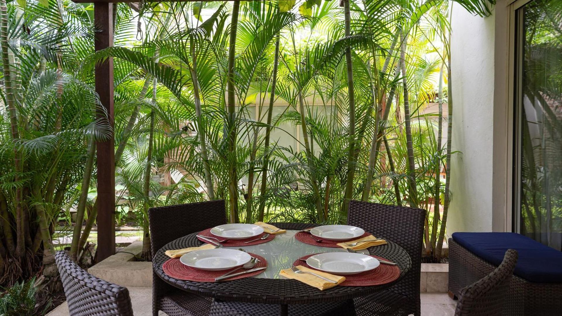 Walled Apt- Rooftop Pool & Private Garden * Cartagena