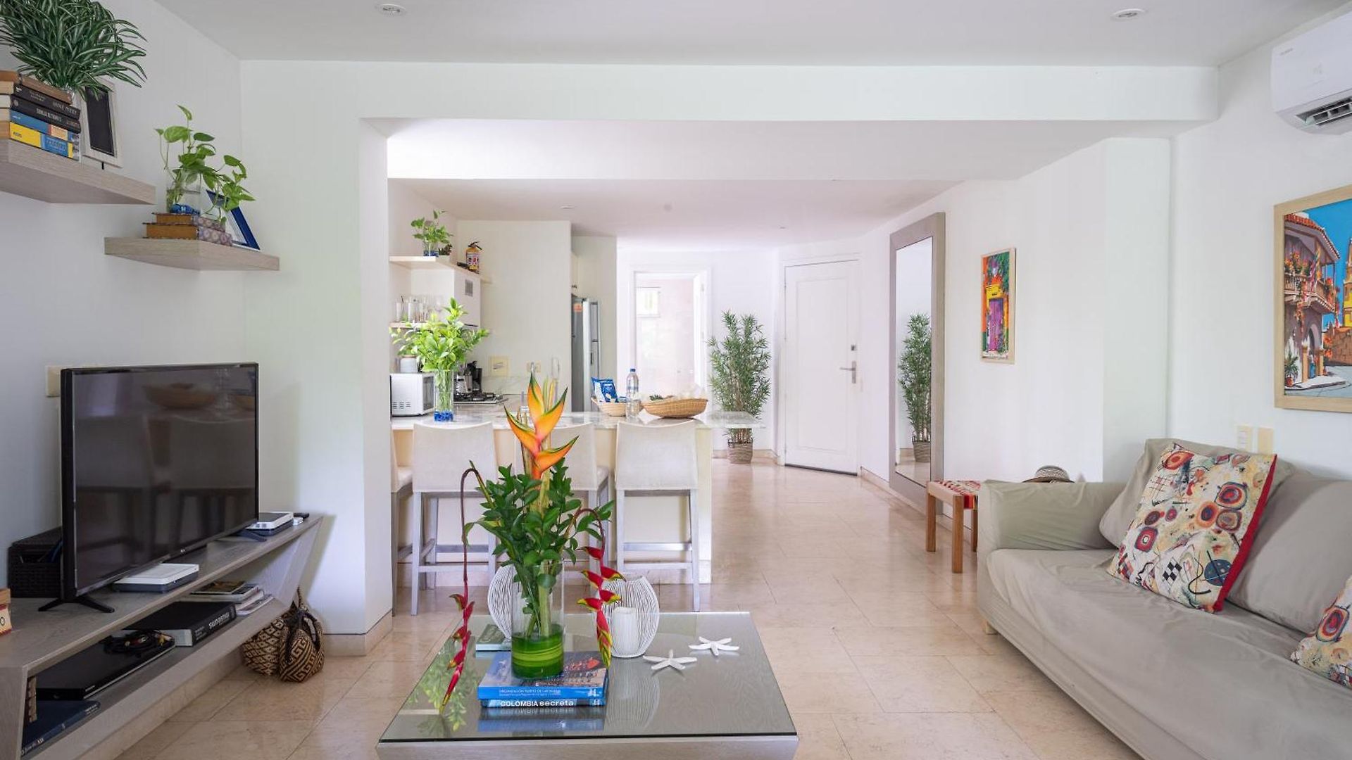 Walled Apt- Rooftop Pool & Private Garden