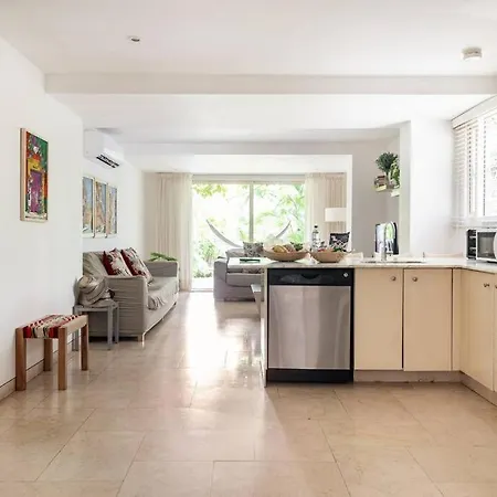 Apartamento Walled Apt- Rooftop Pool & Private Garden Cartagena