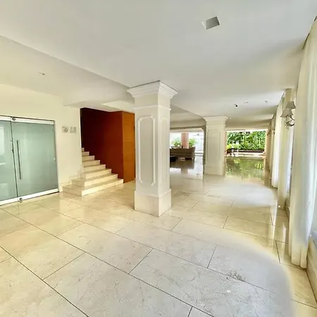 Walled Apt- Rooftop Pool & Private Garden Apartment