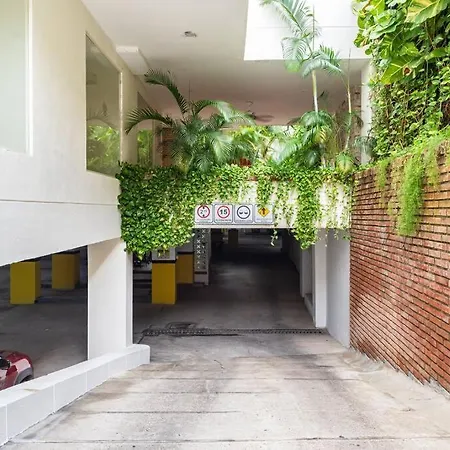 Walled Apt- Rooftop Pool & Private Garden Apartamento Cartagena