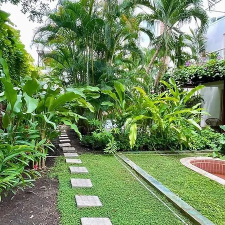 Walled Apt- Rooftop Pool & Private Garden Apartamento Cartagena