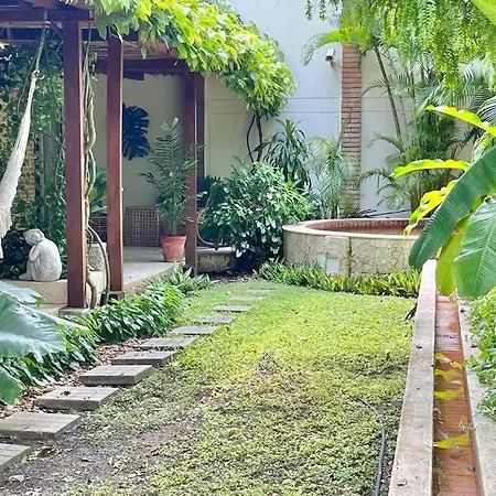 Walled Apt- Rooftop Pool & Private Garden *