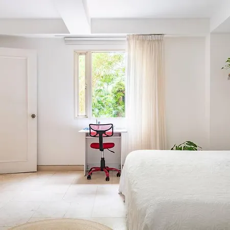 Apartamento Walled Apt- Rooftop Pool & Private Garden *
