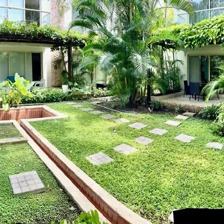 Walled Apt- Rooftop Pool & Private Garden Apartamento Cartagena