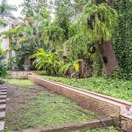 Apartment Walled Apt- Rooftop Pool & Private Garden Cartagena