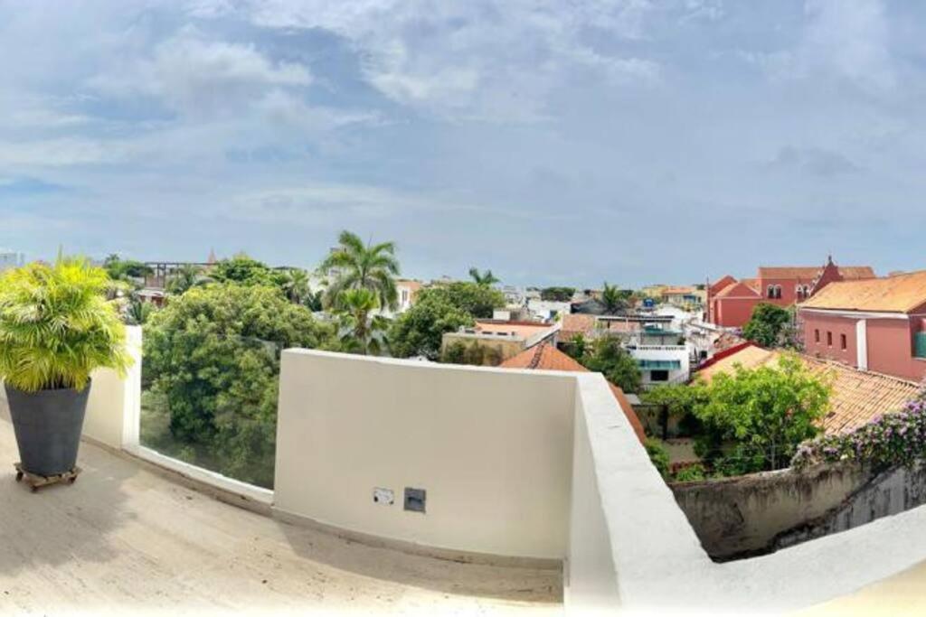 Walled Apt- Rooftop Pool & Private Garden * Cartagena