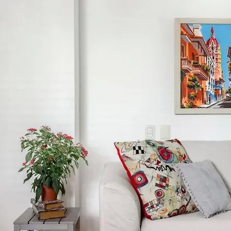 Walled Apt- Rooftop Pool & Private Garden Cartagena
