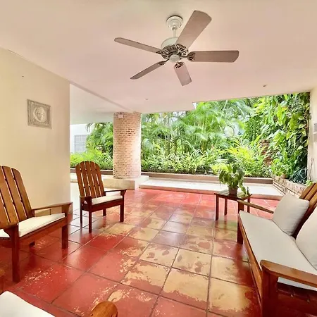 Walled Apt- Rooftop Pool & Private Garden Cartagena