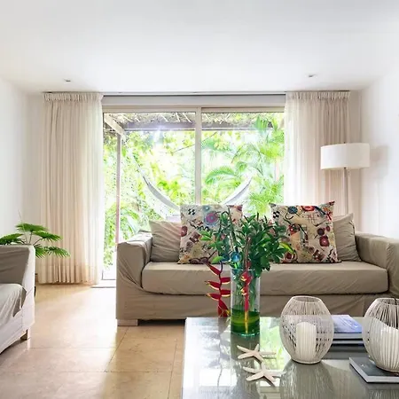 Apartment Walled Apt- Rooftop Pool & Private Garden *