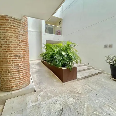 Apartment Walled Apt- Rooftop Pool & Private Garden