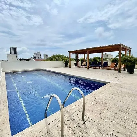 Apartment Walled Apt- Rooftop Pool & Private Garden *