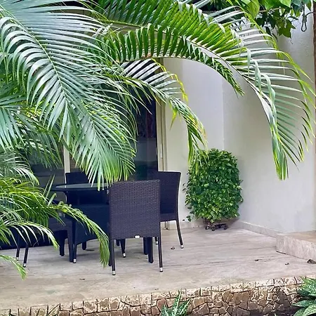Apartment Walled Apt- Rooftop Pool & Private Garden *