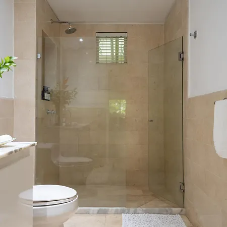 Walled Apt- Rooftop Pool & Private Garden Apartment